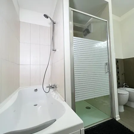 411 E 411 Ii - & Guest house