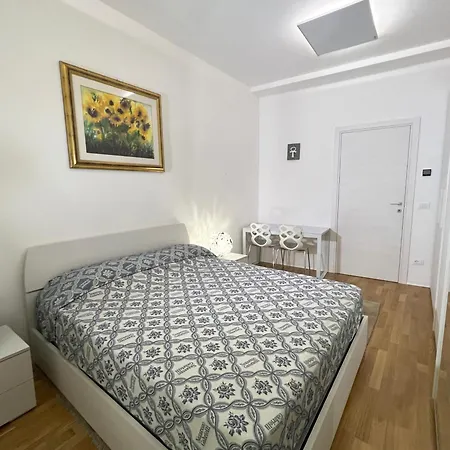 Trieste 411 E Trieste 411 II - Rooms & Apartments 4*