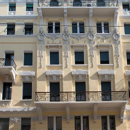 411 E 411 Ii - & Guest house Trieste