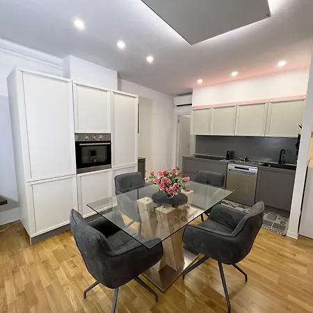 411 E 411 Ii - & Guest house 4*