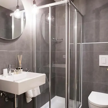Guest house 411 E 411 Ii - &