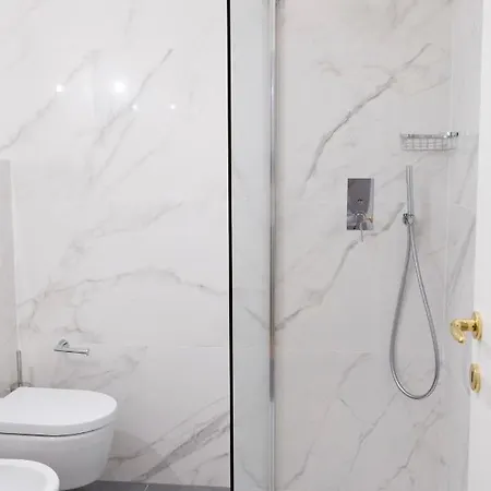 411 E 411 Ii - & Guest house 4*