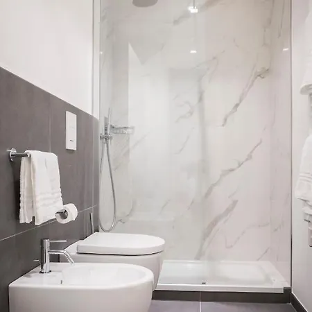 411 E 411 Ii - & Guest house 4*